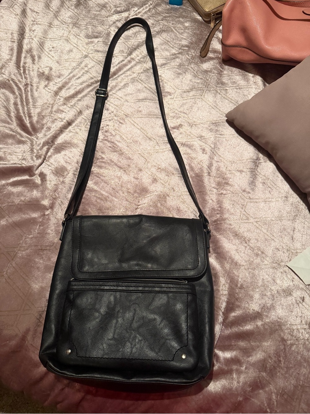 Relic Black Crossbody Purse Adjustable Strap Shoulder Bag